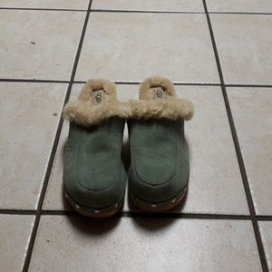 UGG cloggs